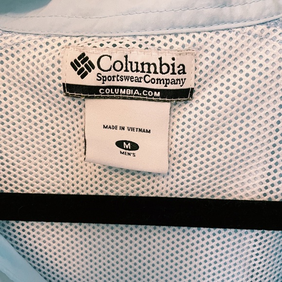Columbia Shirt in Light Blue - Picture 2 of 2